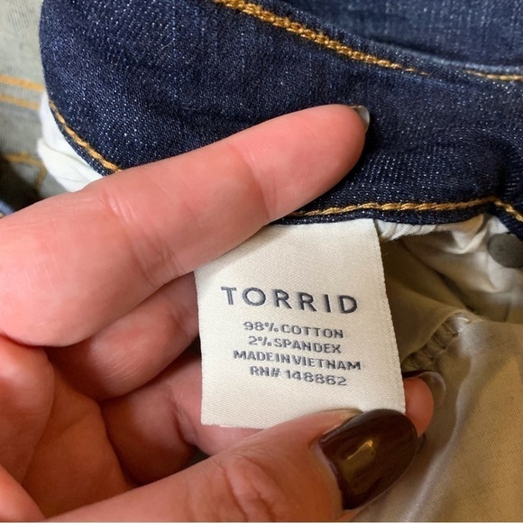 Torrid Distressed Dark Blue Plus Size Boyfriend Jeans Size 28 - Picture 10 of 10